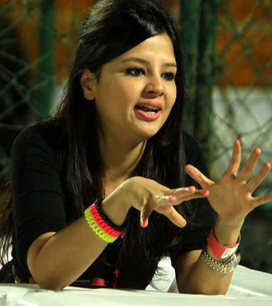 sakshi,dhoni wife,case on sakshi,dhoni wife case on 420  ధోని  బార్యపై 420 కేసు..!